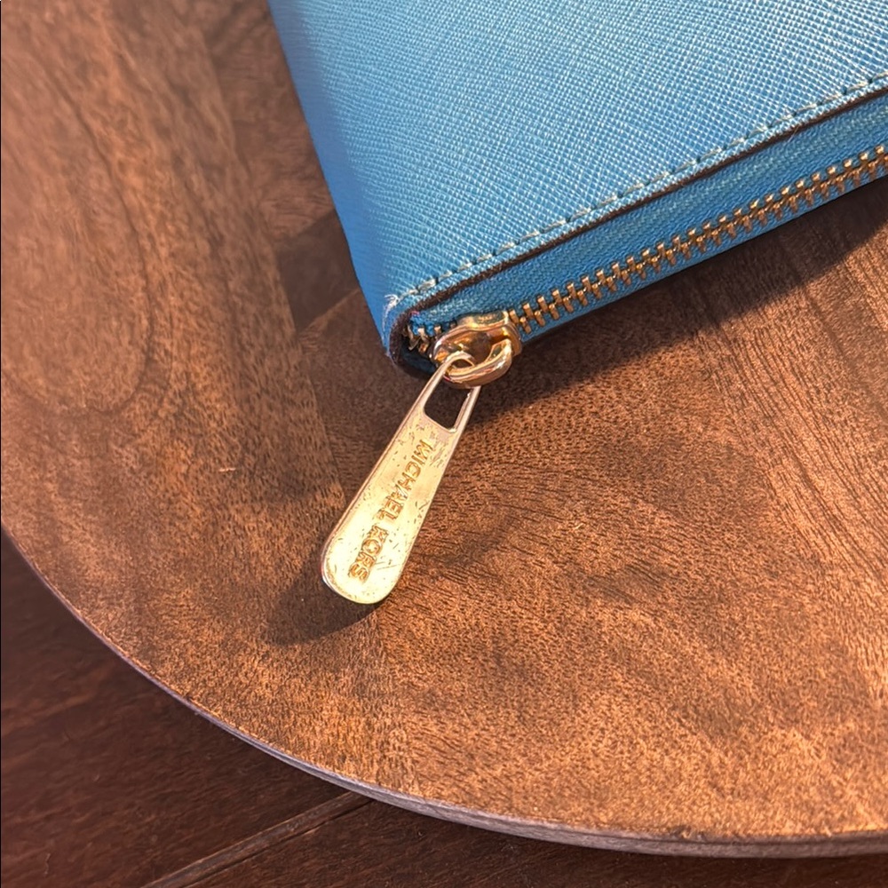 Michael Kors Blue Leather Jet Set Zip Around Wallet - Picture 3 of 9